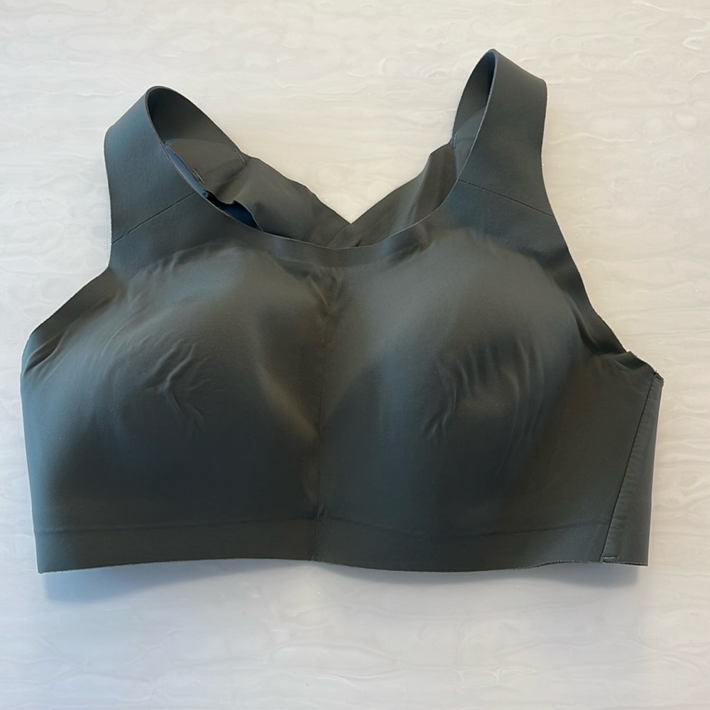 Lululemon sports bra, good condition. Sz 34DD